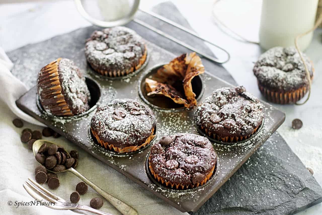 flourless zucchini chocolate muffins zucchini brownies how to make healthy muffins flourless cake flourless muffin flourless cupcakes how to bake using vegetables how to include vegetables in kids diet #baking #recipes in #pinterest #healthybaking 
