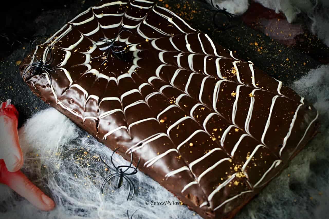 horizontal image of easy halloween spider web cake deisgn