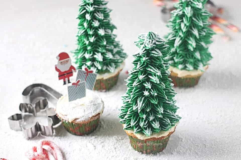 horizontal view of christmas tree cupcakes