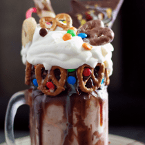 salted-caramel-cookie-and-pretzel-freakshake