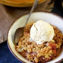 apple crisp served in a bowl showing the texture of apple crumble