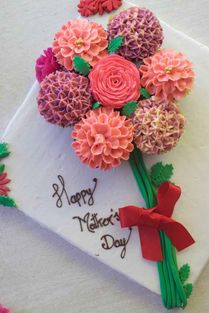 cupcake bouquet made using buttercream flowers