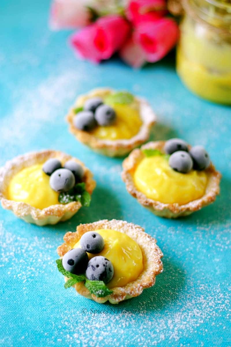 Lemon curd filled in mini tartlets