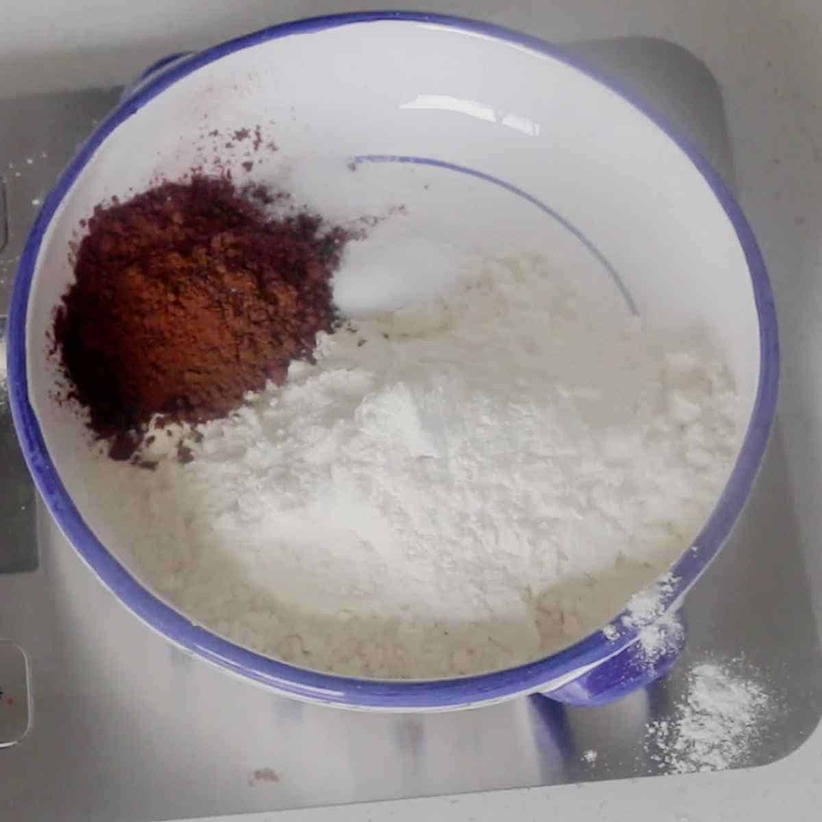 weigh out the dry ingredients in a small bowl