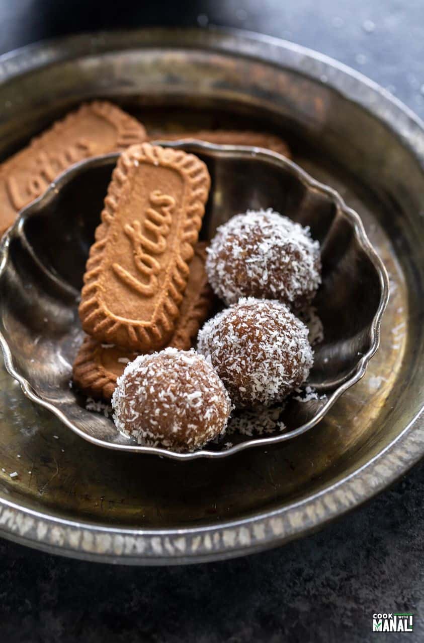 biscoff laddu with biscoff biscuits on the side