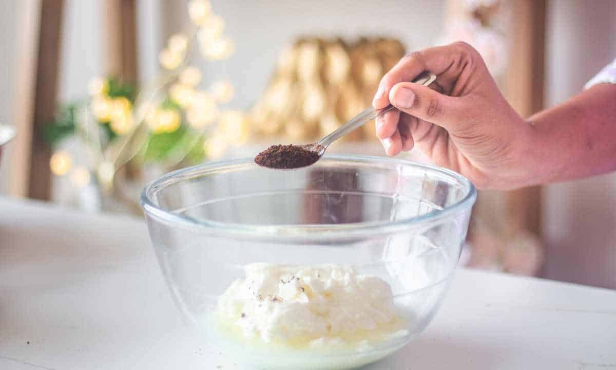 add coffee powder to yogurt in a bowl