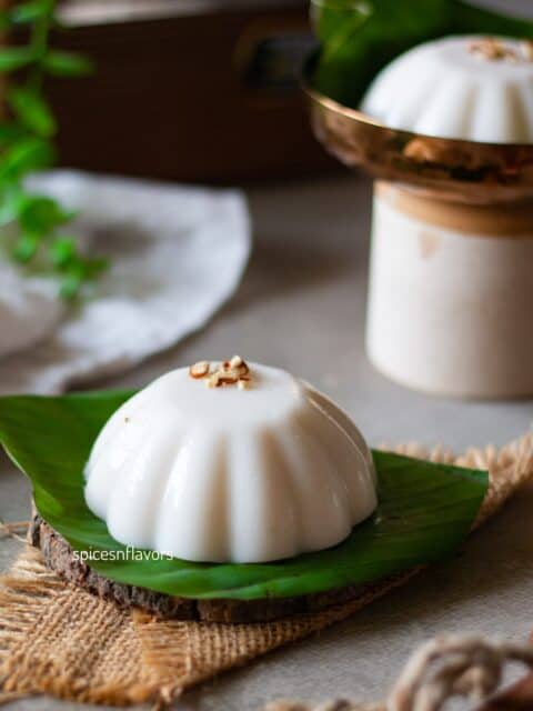 coconut pudding placed on a banana leaf