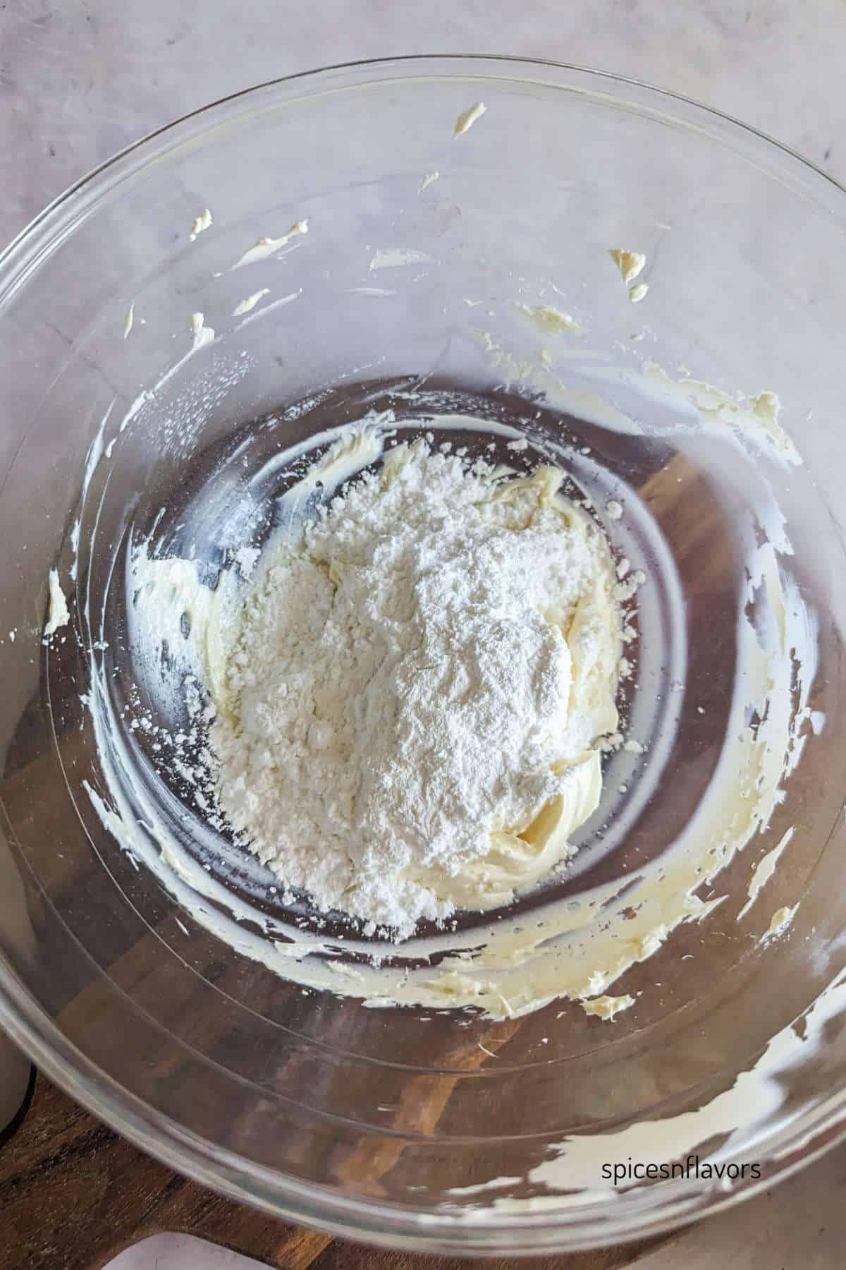 beat icing sugar and cream cheese