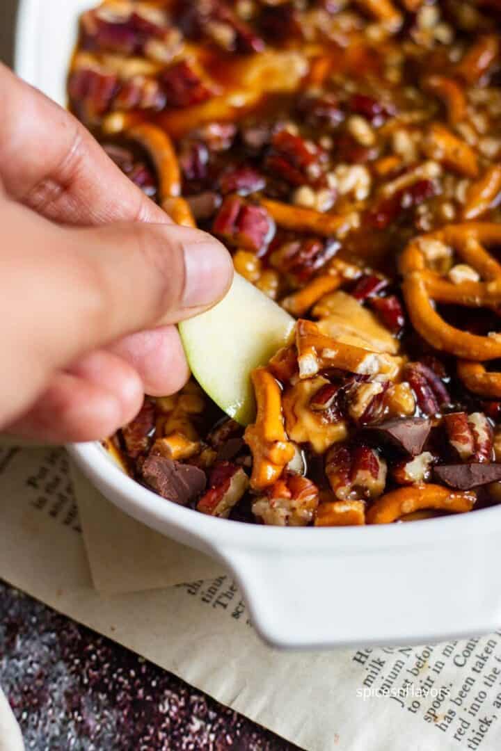 apple slice dipped in caramel dip