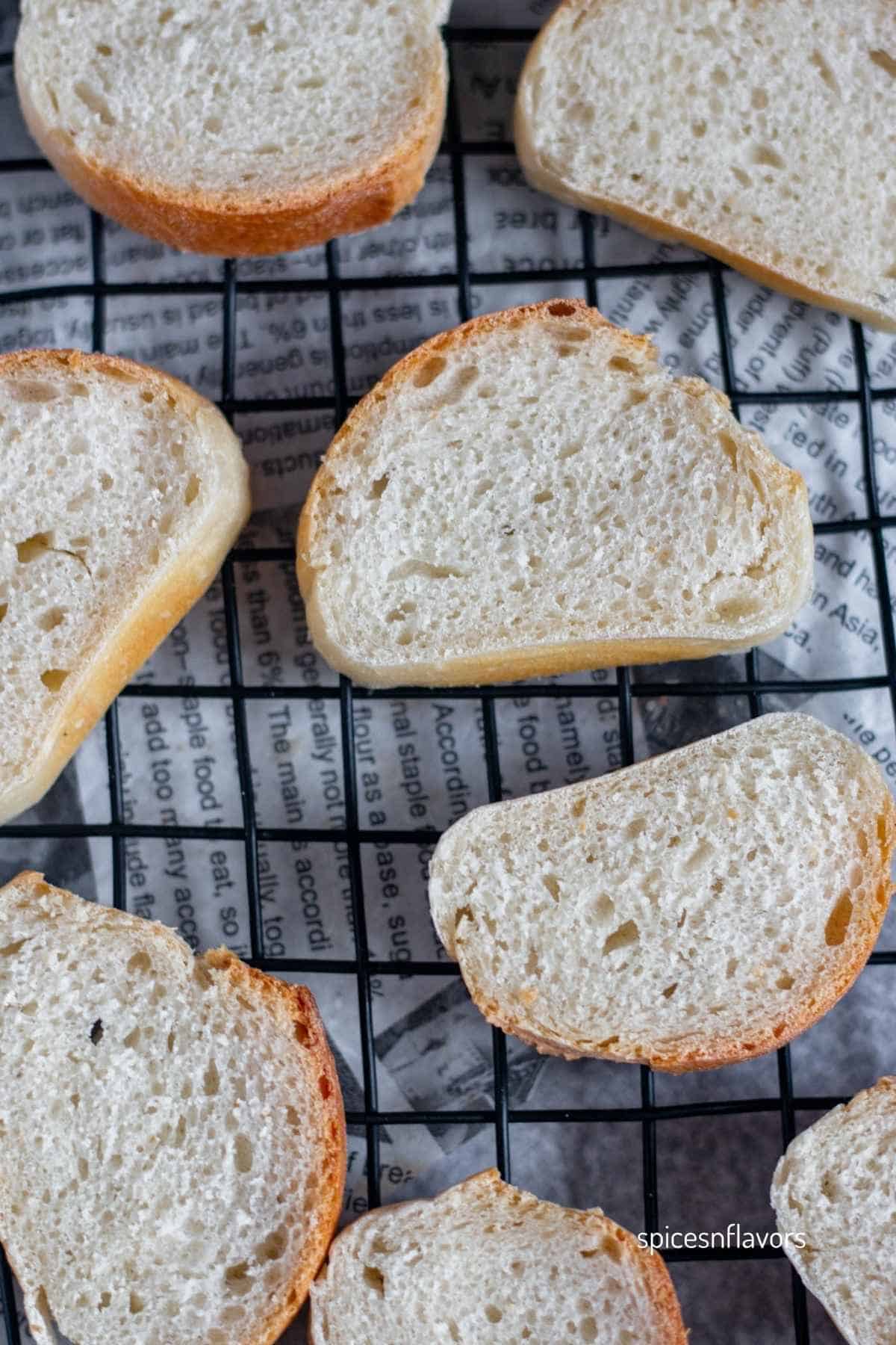 slices of mini baguette placed on wire rack