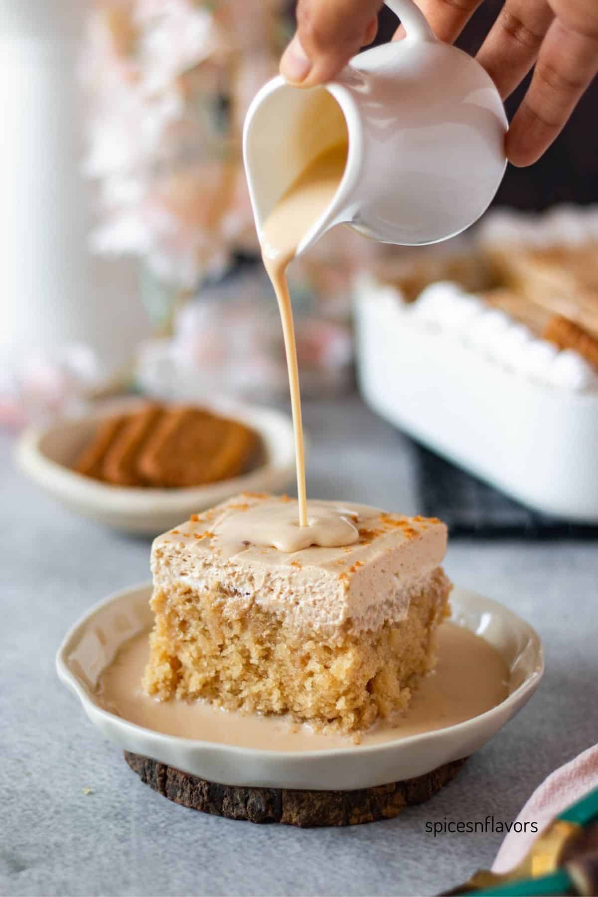 pour the reserved milk on top of cake slice
