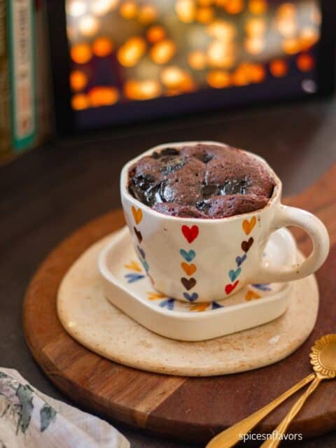 eggless chocolate cake in a mug