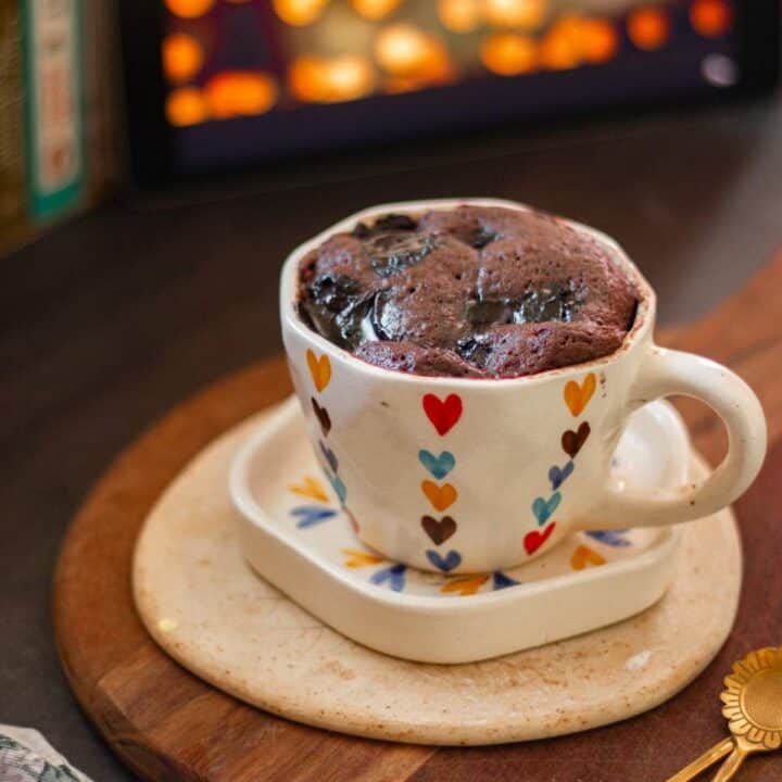eggless chocolate cake in a mug